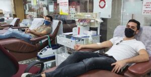 Омри и Гил Бург сданы 10 в Центре службы крови MDA в Тель-Хашомере.