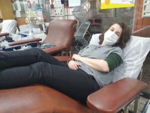 Hagit kam am 25, um im MDA Blood Services Center in der IDF zu spenden