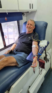 יעקב טאוב תרם מנת דם במתחם "פיאנו עיר ימים" בנתניה ב- 30/6/2021 לאחר שנה בה תרם 7 מנות פלסמה כמחלים מקורונה!