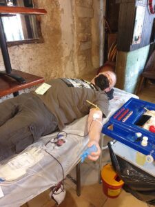 Patrick Kreisman donated his 70th blood donation on the eve of Yom Kippur, 15/09/2021 at The Hobbit Pub in Zichron Yaacov.