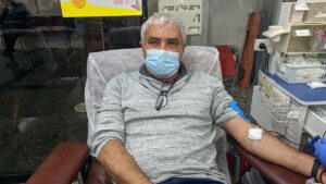 Aharon Elmalem a fait un don de sang au MDA Blood Services Center à Tel Hashomer le 05/02/2022