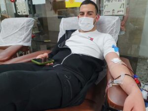 Jonathan Ben Zakai a fait un don de sang au MDA Blood Services Center à Tel Hashomer le 05/02/2022