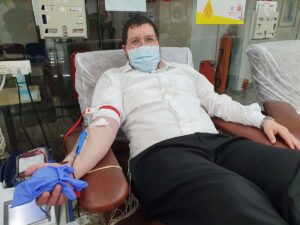Zviki Rubinfein a fait un don de sang au MDA Blood Services Center à Tel Hashomer le 05/02/2022