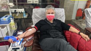 Rachel Shalev a donné du sang au MDA Blood Services Center à Tel Hashomer le 05/02/2022