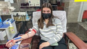 רומי הופמן תרמה דם במרכז שירותי הדם של מד"א בתל השומר ב- 05/02/2022