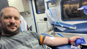 גלעד גנסבר תרם דם ב- 25/8/2022 בניידת מד"א במתחם ביג ביהוד.