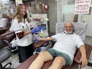 מרק מוספיר תרם דם במרכז שירותי הדם של מד"א בתה"ש ב- 19/7/2022