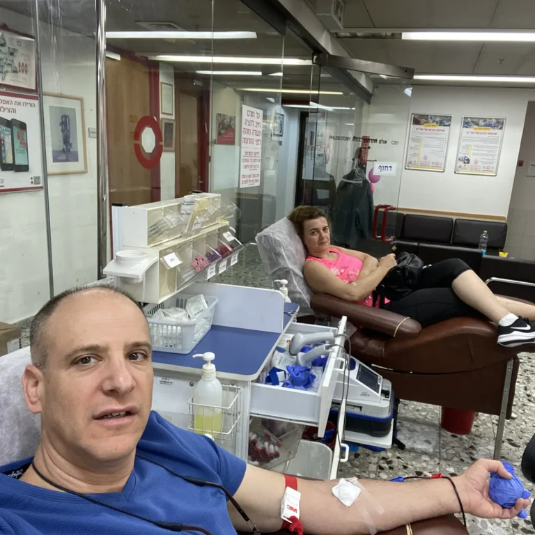 לבנת וגיל גוטמן תרמו דם במרכז שירותי הדם של מד"א בתה"ש ב- 23/09/2022