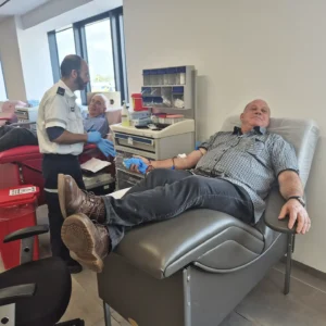 Ави Штайн, член правления Организации добровольных доноров крови, сдал кровь 24.10.2025 в новом банке крови MDA в Рамле.