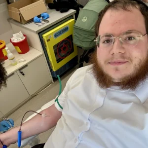 אבריימקה אייזנשטיין תרם דם בחוצות המפרץ ב- 26.4.2026
